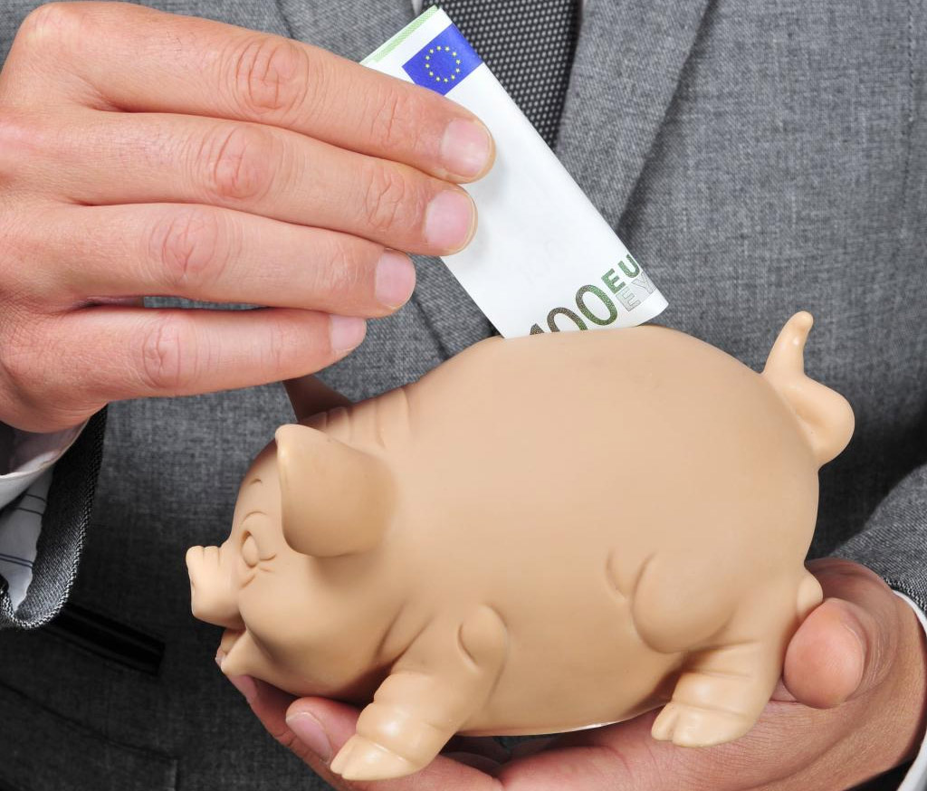 100 EUR